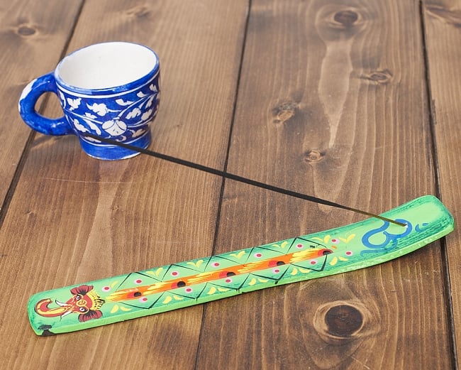 手塗り匙形香たて - ガネーシャ（緑） 7 - お部屋に置いてあるだけで賑やかになる、そんなお香立てです。