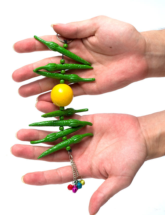 インドの魔除け - グリーンの商品写真 5枚目 大きさを感じて頂く為、手にもってみました