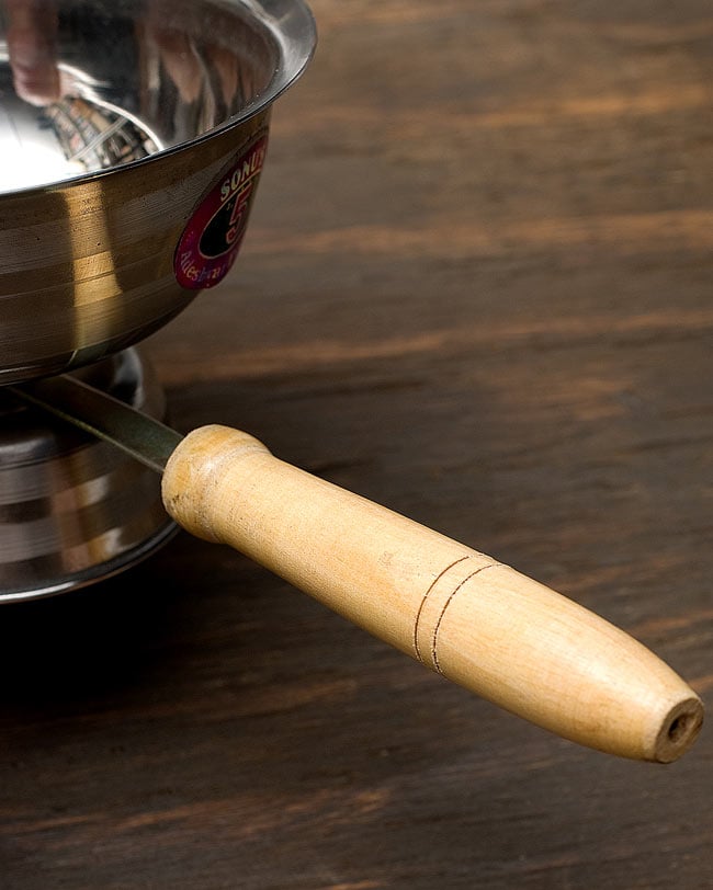 インドの取っ手付き香炉(12cm) 4 - 持ち手は木で出来ています。