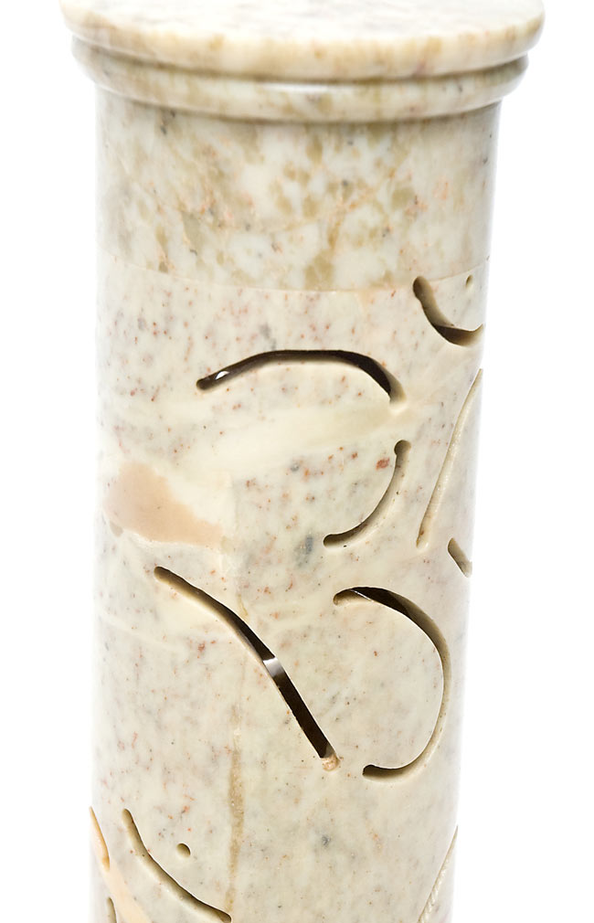 ソープストーン 筒型香立て - 蔦 3 - 側面の紋様です