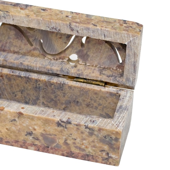 ソープストーン箱型 小型お香立て - 葉 6 - 上蓋は蝶番によって繋がれており、スムースに開閉します。