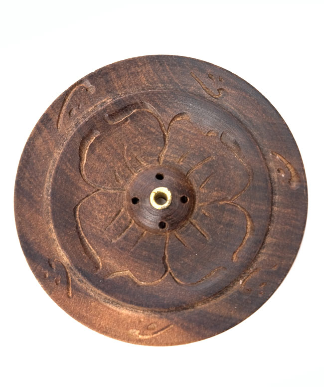 インド香&ネパール香立て【9.5cm】 2 - 真上から撮影したところです。中央の穴を囲むようにある小さい穴がスティック香の差し穴です。