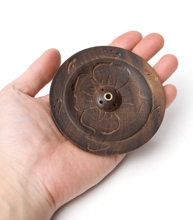 インド香&ネパール香立て【9.5cm】 4 - サイズを感じて頂くため、手のひらに乗せてみました。