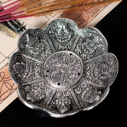 幸運の八吉祥柄と交差金剛杵 ホワイトメタルのお香立て[11.5cm]の商品写真