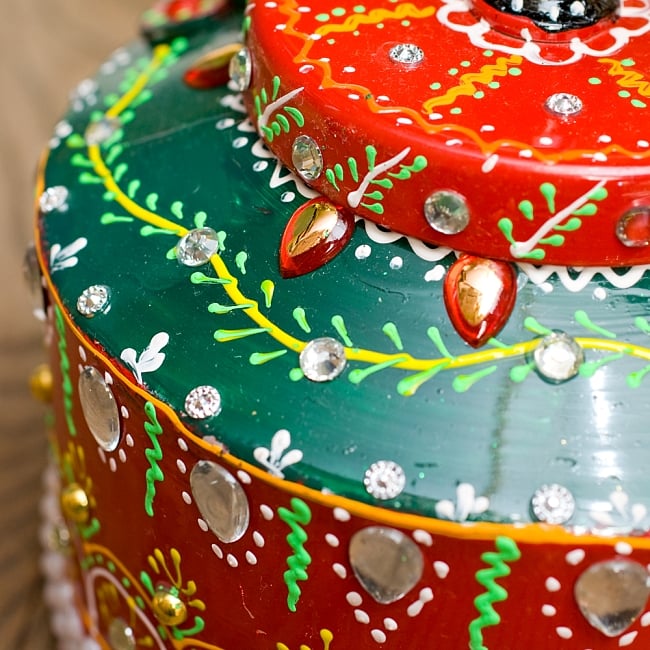 インドのデコレーションやかん - 赤×緑クリアストーンA 5 - 細かいところまで装飾されています