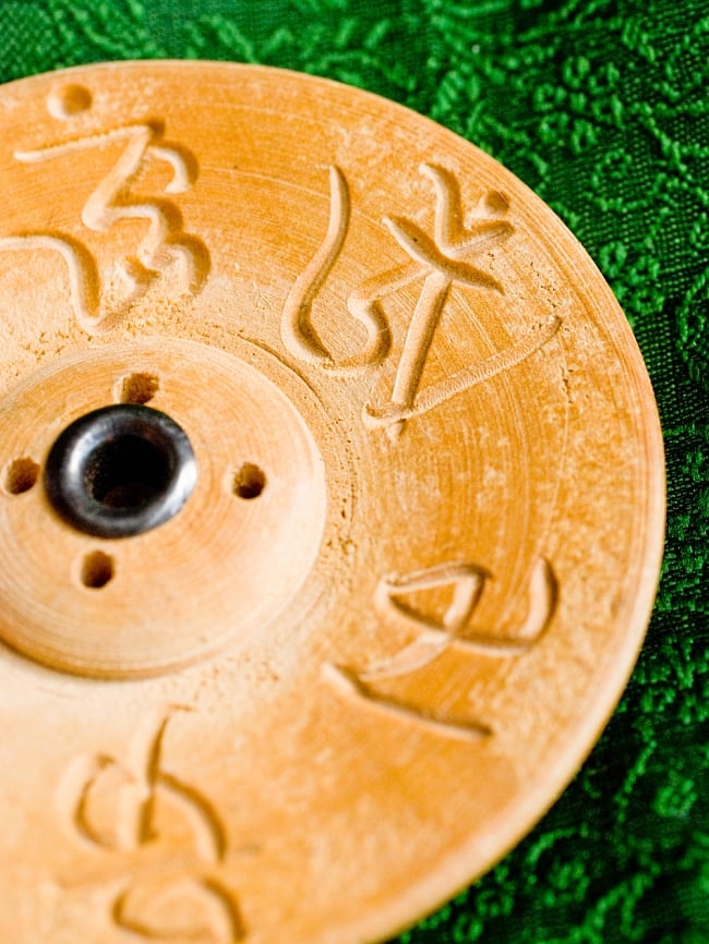 インド＆ネパール香立て-オーン【約1辺6.5cm】 3 - 拡大してみました。