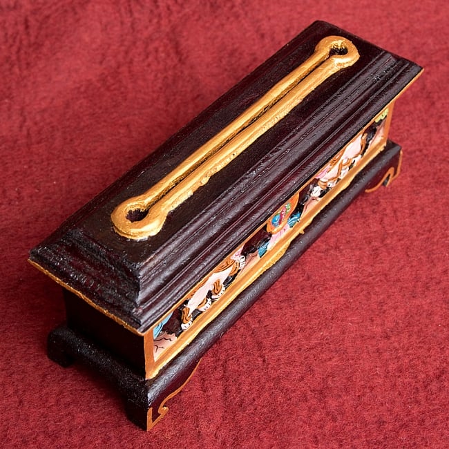[インド品質]木彫りのチベタン香立て【獅子】 5 - 蓋には素敵な穴が開いていて、ここからお香の煙が出てきます！