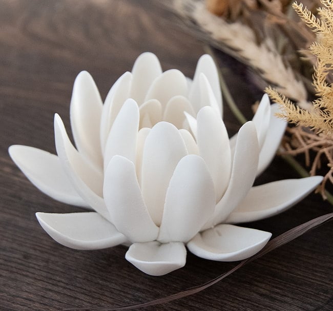 白い蓮の花のお香たて【陶器製　11X6.5CM】 1