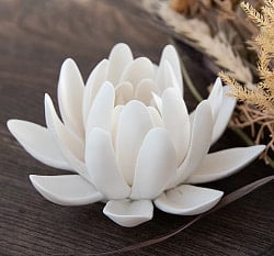 白い蓮の花のお香たて【陶器製　11X6.5CM】の商品写真