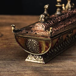 銅造り チベット香用 蓋付きお香立て 吉祥文様 【約21cm×約7.5cm】 - サブ3