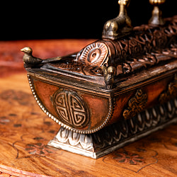 銅造り チベット香用 蓋付きお香立て 吉祥文様 【約21cm×約7.5cm】 - サブ4