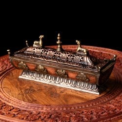 銅造り チベット香用 蓋付きお香立て 吉祥文様 【約21cm×約7.5cm】