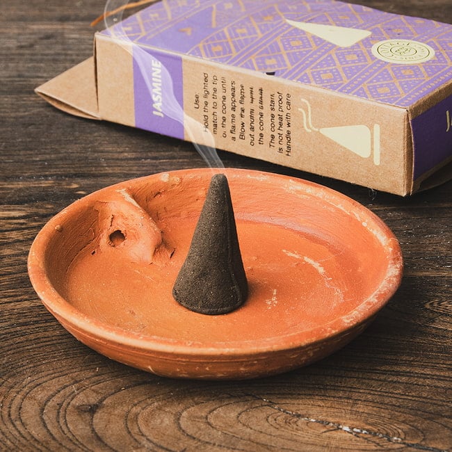 【6個セット】素焼きの素朴なネパール お香立て ロープ香、コーン香用 小物入れにも 10 - コーン香立てとしての使用例になります。