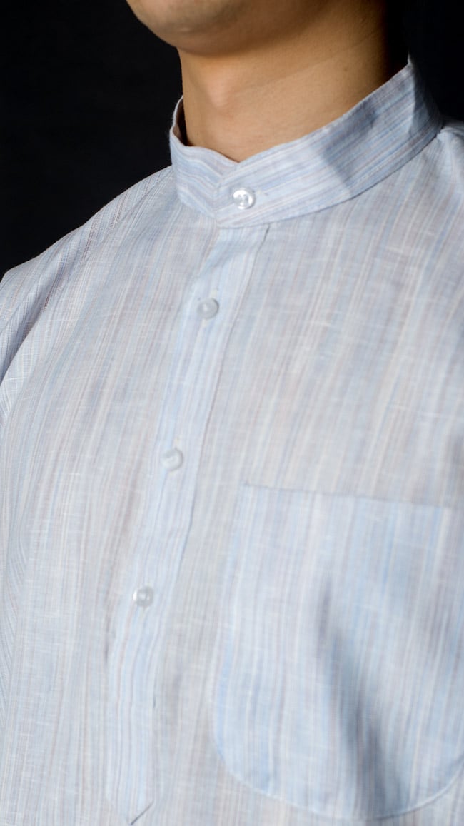 クルタ・パジャマ 【ブルー】 4 - 顔周りをアップにしてみました。刺繍が施されていてゴージャスです。