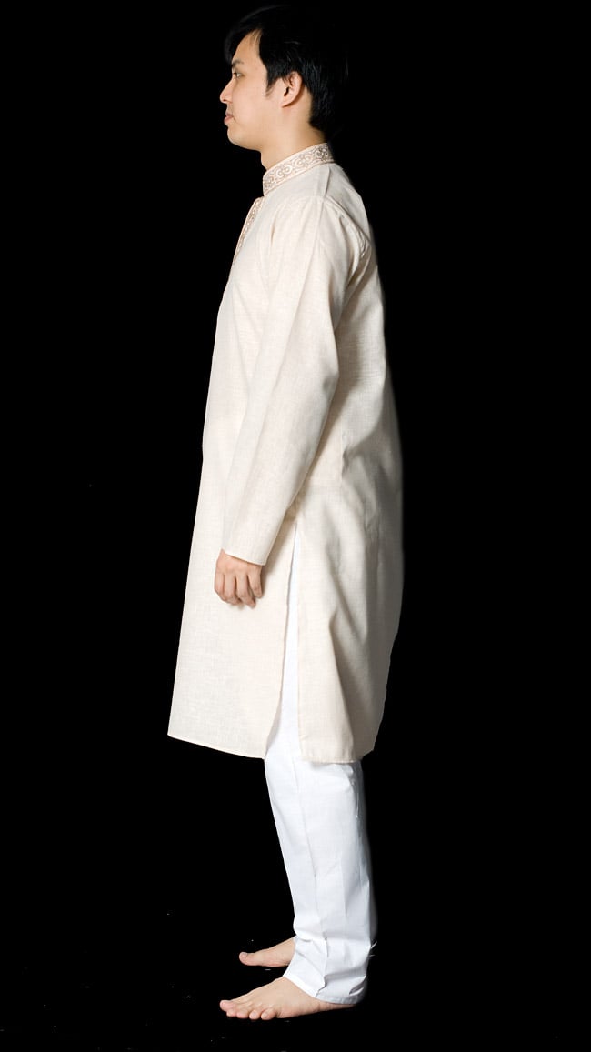 クルタ・パジャマ 【ピンク】 2 - 横からの姿はこんなかんじです。スリットが入っているので足さばきもよく歩きやすいですよ。