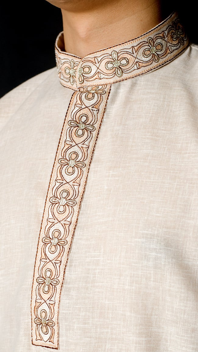 クルタ・パジャマ 【ピンク】 4 - 顔周りをアップにしてみました。刺繍が施されていてゴージャスです。