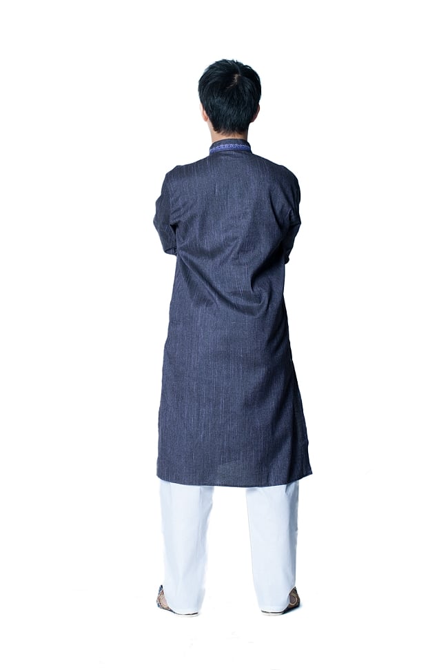 クルタ・パジャマ - パープル系【シンプルコットン・刺繍付き】 3 - 背面からみてみました。なんとなくスラッとスタイルがよく見えるかも？！