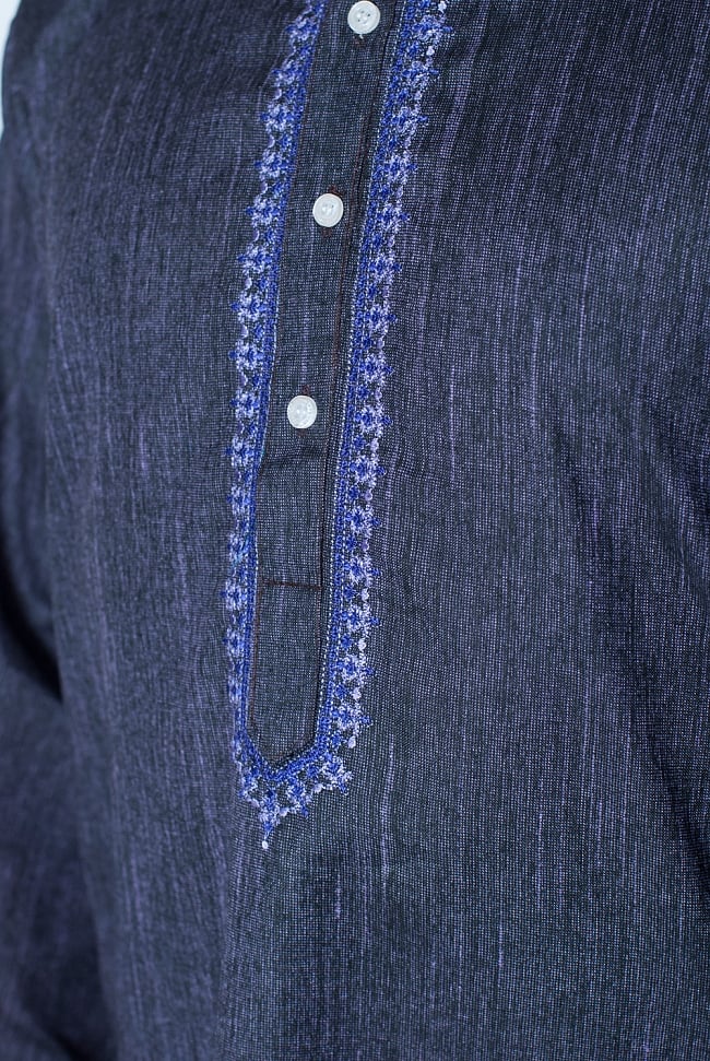 クルタ・パジャマ - パープル系【シンプルコットン・刺繍付き】 5 - 華やかな装飾が施されています。