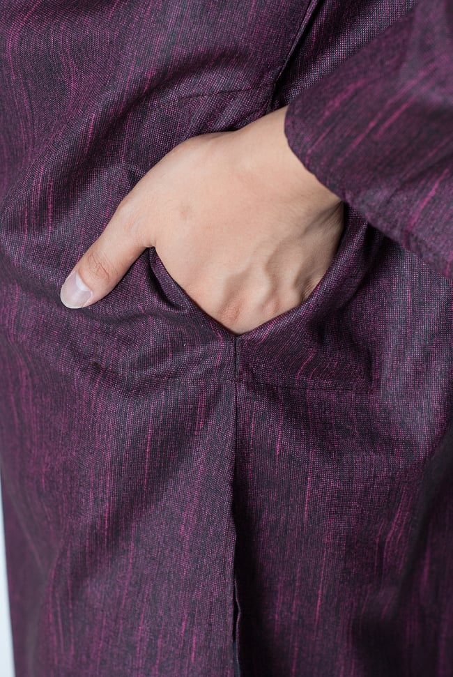 クルタ・パジャマ - パープル【シンプルコットン・刺繍付き】 7 - ポケットもあるので小物を入れるのにも便利です。