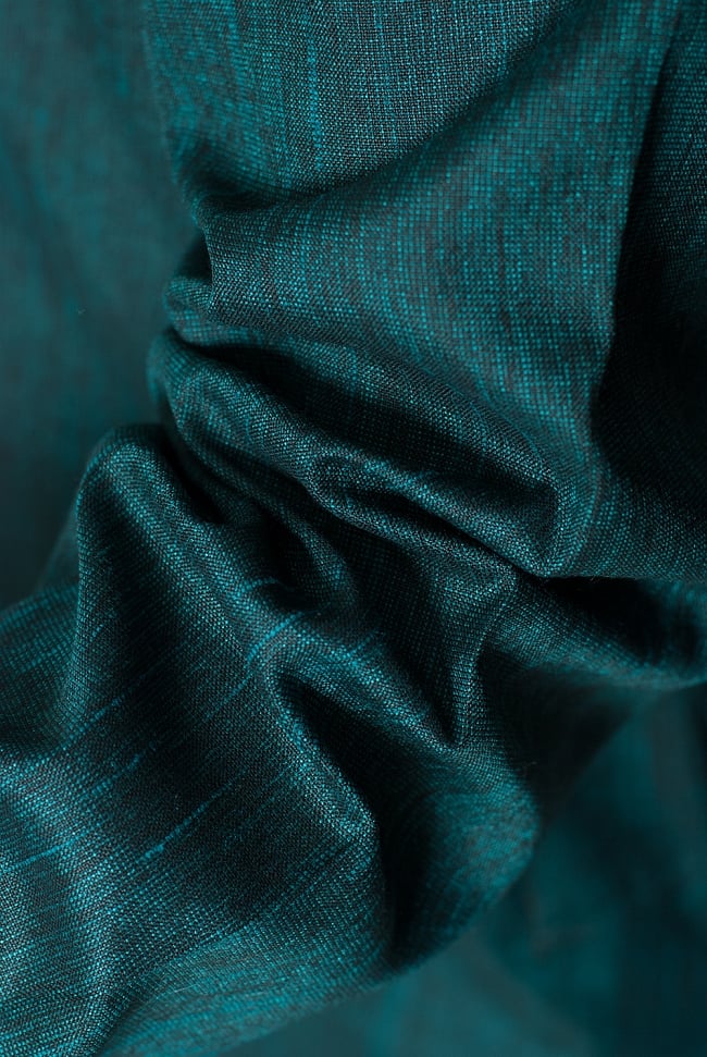 クルタ・パジャマ - ブルーグリーン【シンプルコットン・刺繍付き】 6 - 生地感の様子になります。