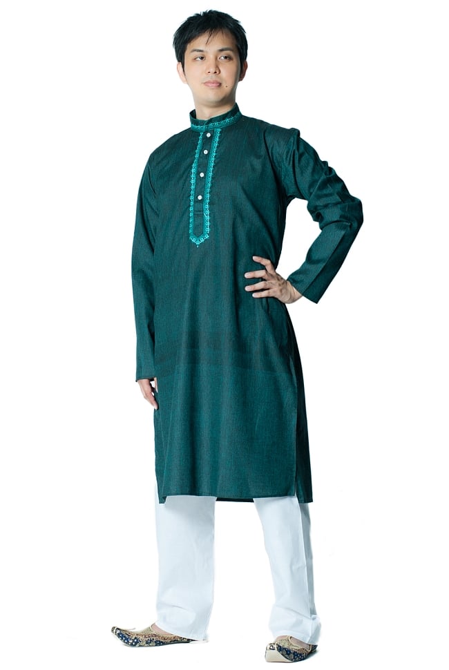 クルタ・パジャマ - ブルーグリーン【シンプルコットン・刺繍付き】の写真1枚目です。モデル（170cm）が着用した際の全体的なイメージです。実際に着用したサイズは40になります。クルタパジャマ,Kurta,Pajama,男性,民族衣装