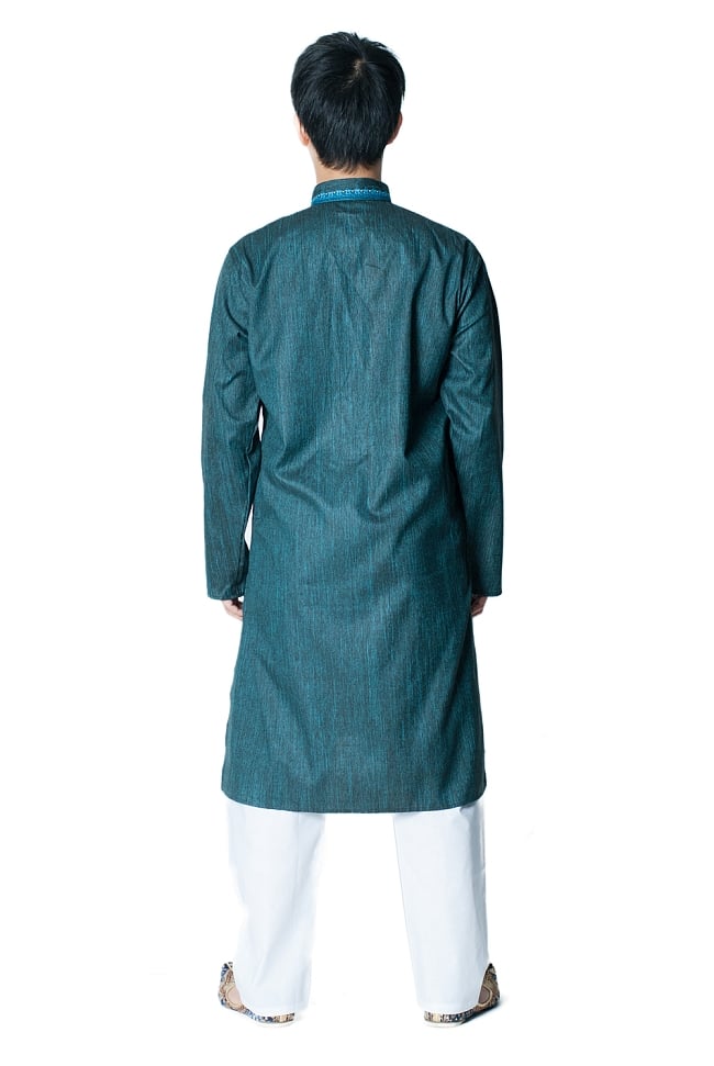 クルタ・パジャマ　青緑【シンプルコットン・刺繍付き】 3 - 背面からみてみました。なんとなくスラッとスタイルがよく見えるかも？！