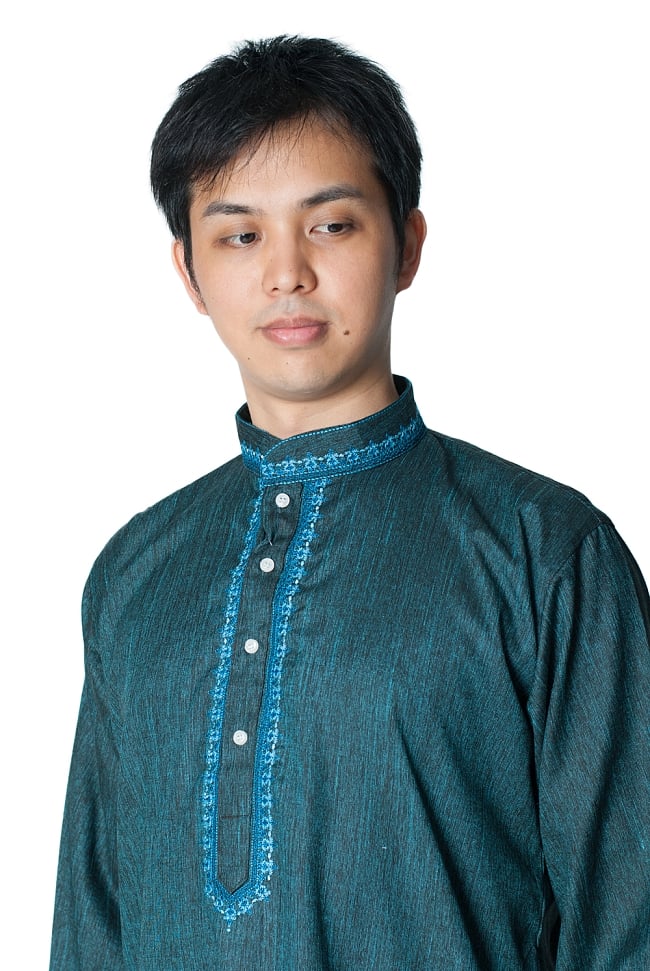 クルタ・パジャマ 青緑【シンプルコットン・刺繍付き】 4 - 胸元のデザインをアップにしてみました。