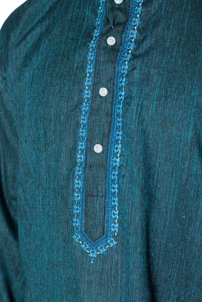 クルタ・パジャマ　青緑【シンプルコットン・刺繍付き】 5 - 華やかな装飾が施されています。