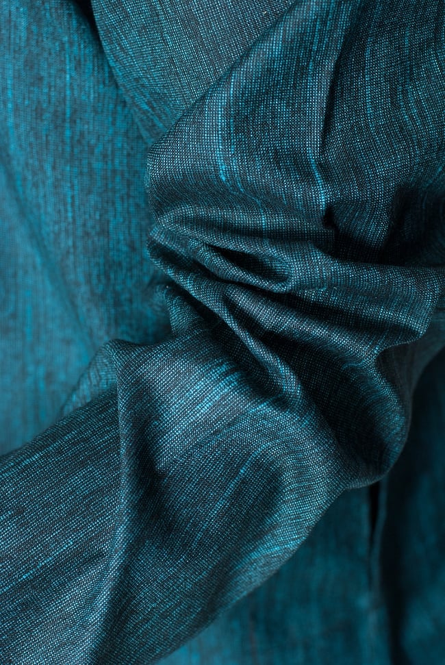 クルタ・パジャマ　青緑【シンプルコットン・刺繍付き】 6 - 生地感の様子になります。