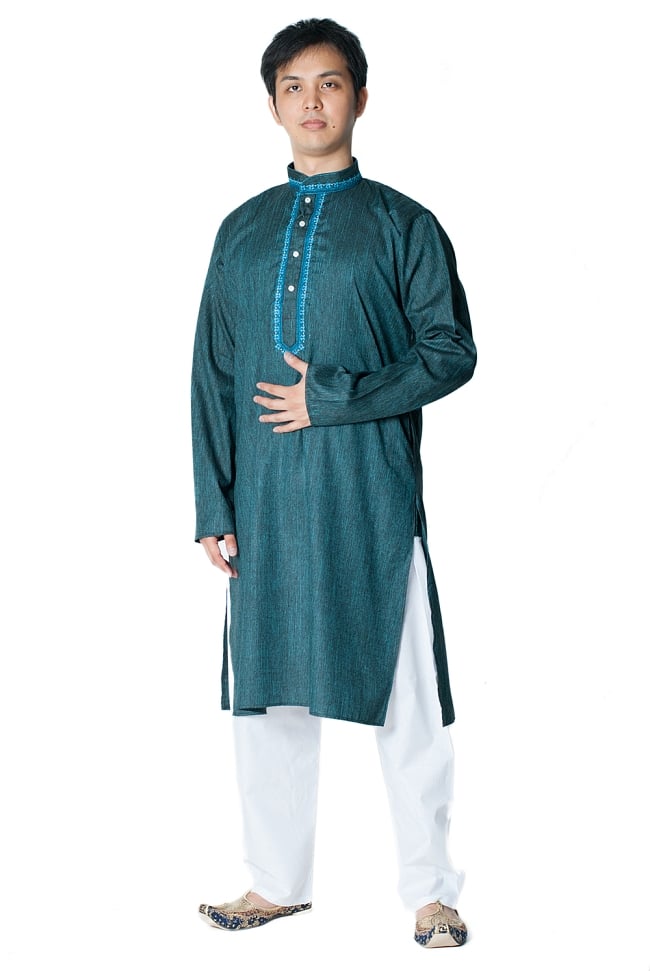 クルタ・パジャマ　青緑【シンプルコットン・刺繍付き】の写真1枚目です。モデル（170cm）が着用した際の全体的なイメージです。実際に着用したサイズは40になります。クルタパジャマ,Kurta,Pajama,男性,民族衣装