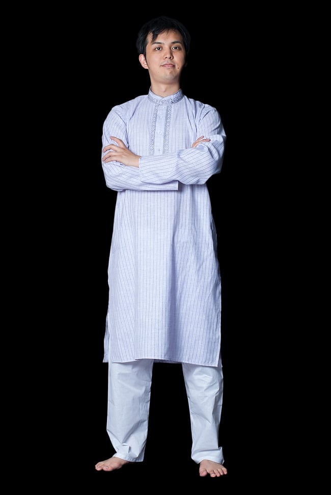 [インド品質]クルタ・パジャマ - パステルパープル【薄手コットンストライプ】の写真1枚目です。モデル（170cm）が着用した際の全体的なイメージです。実際に着用したサイズは40になります。クルタパジャマ,Kurta,Pajama,男性,民族衣装