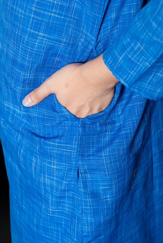クルタ・パジャマ - ブルー【シンプルコットン】 7 - ポケットもあるので小物を入れるのにも便利です。