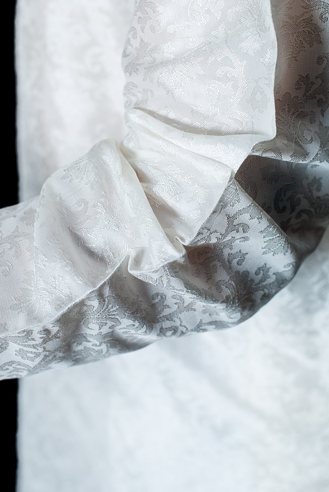 クルタ・パジャマ - スパークリングホワイト【光沢生地】 6 - 生地感の様子になります。