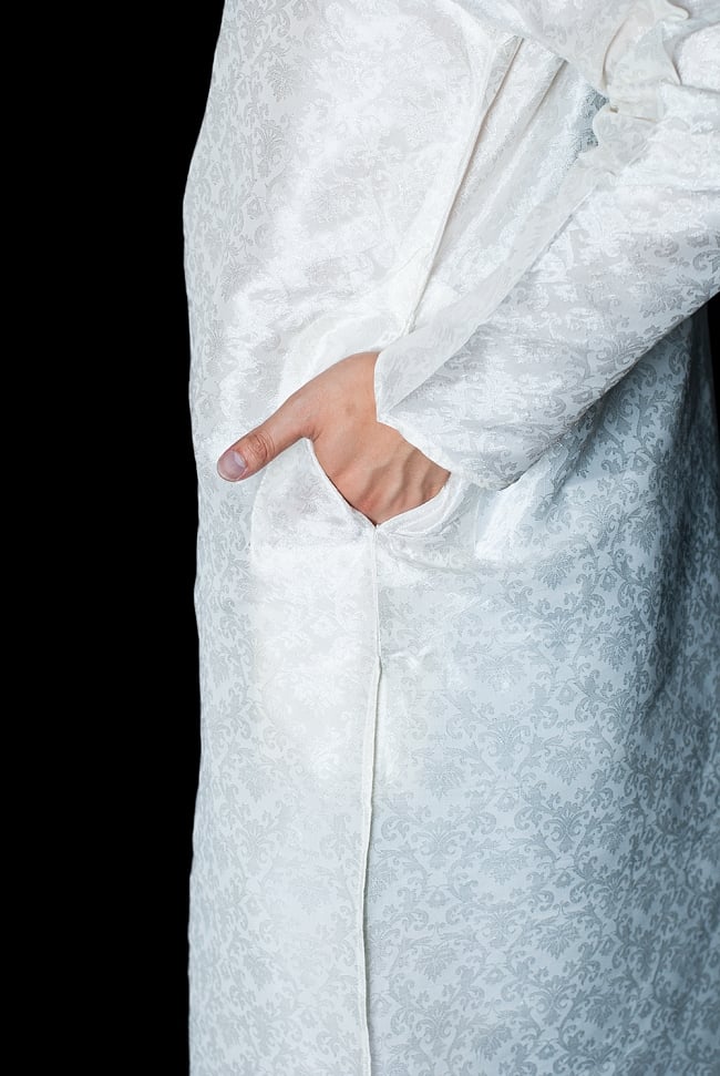 クルタ・パジャマ - スパークリングホワイト【光沢生地】 7 - ポケットもあるので小物を入れるのにも便利です。