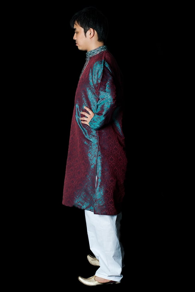 クルタ・パジャマ - グリーンアンド赤紫【光沢生地】 2 - 側面からみてみました。スリットが入っているので足さばきも楽ちんです。