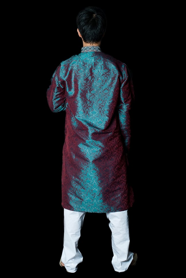 クルタ・パジャマ - グリーンアンド赤紫【光沢生地】 3 - 背面からみてみました。なんとなくスラッとスタイルがよく見えるかも？！