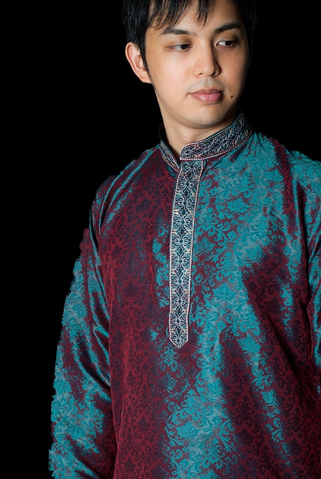 クルタ・パジャマ - グリーンアンド赤紫【光沢生地】 4 - 胸元のデザインをアップにしてみました。