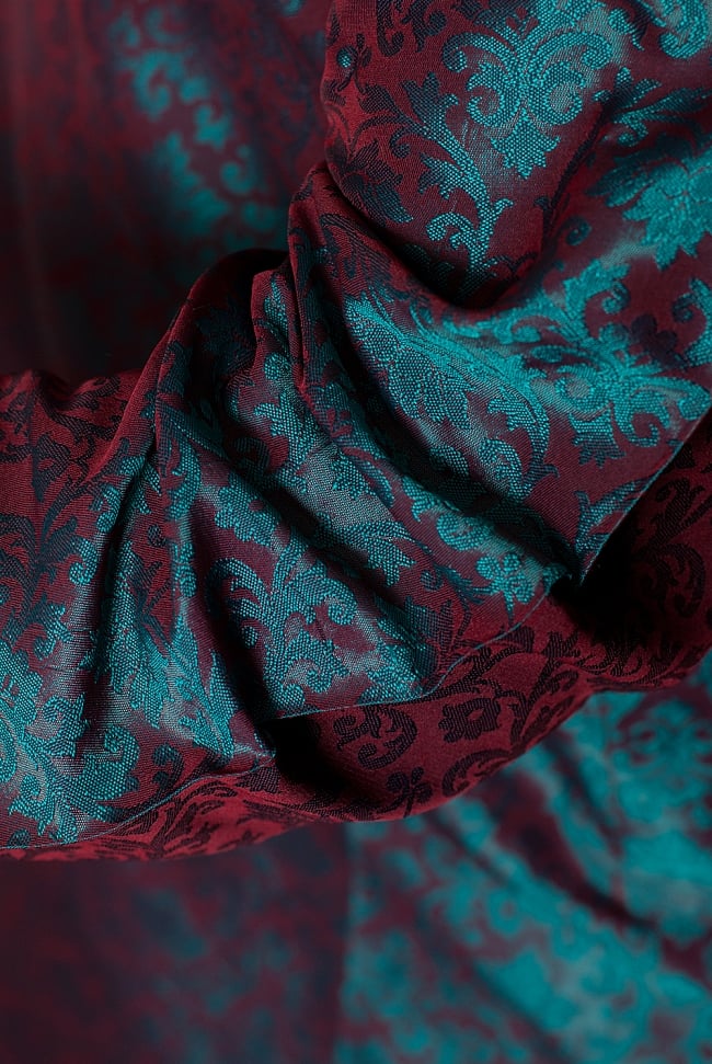 クルタ・パジャマ - グリーンアンド赤紫【光沢生地】 6 - 生地感の様子になります。