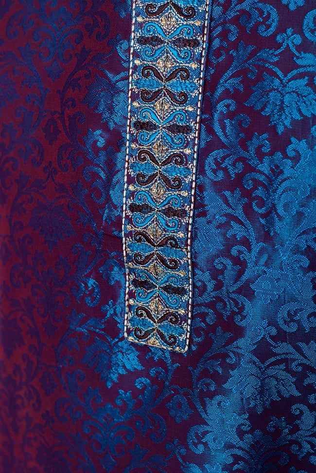 クルタ・パジャマ - ブルー【光沢生地】 5 - 華やかな装飾が施されています。