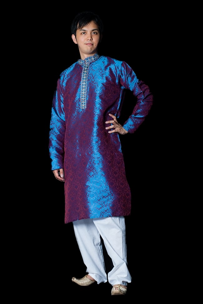 クルタ・パジャマ - ブルー【光沢生地】の写真1枚目です。モデル（170cm）が着用した際の全体的なイメージです。実際に着用したサイズは40になります。クルタパジャマ,Kurta,Pajama,男性,民族衣装