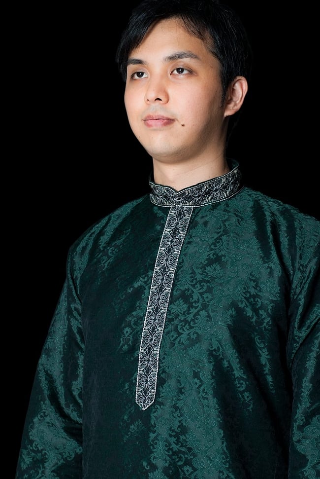 クルタ・パジャマ - ディープグリーン【光沢生地】 4 - 胸元のデザインをアップにしてみました。