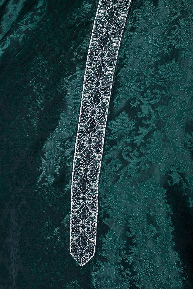クルタ・パジャマ - ディープグリーン【光沢生地】 5 - 華やかな装飾が施されています。