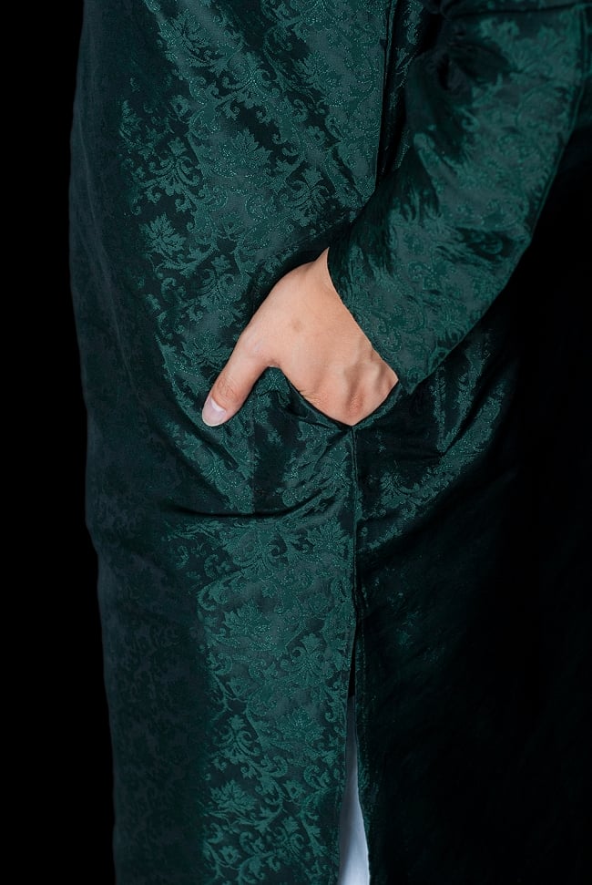 クルタ・パジャマ - ディープグリーン【光沢生地】 7 - ポケットもあるので小物を入れるのにも便利です。