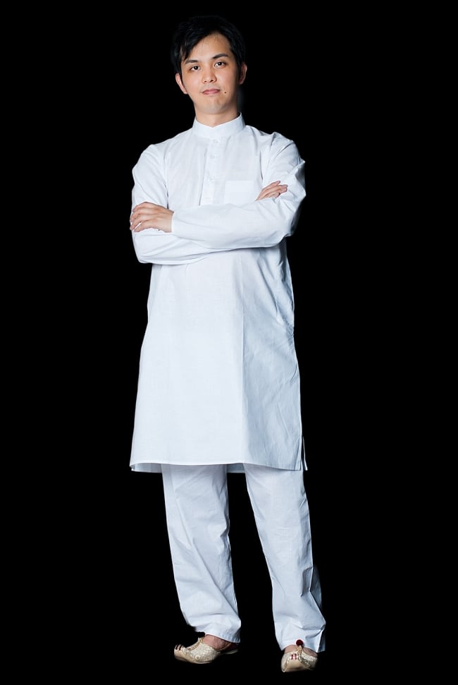 【ちょっとワケあり】クルタ・パジャマ　【プレーンホワイト】の写真1枚目です。モデル（170cm）が着用した際の全体的なイメージです。実際に着用したサイズは40になります。クルタパジャマ,Kurta,Pajama,男性,民族衣装