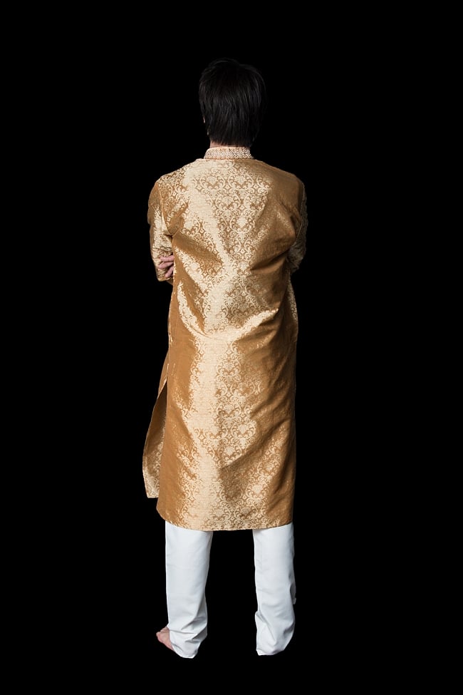 クルタ・パジャマ【光沢生地 ゴールド】 3 - 背面からみてみました。