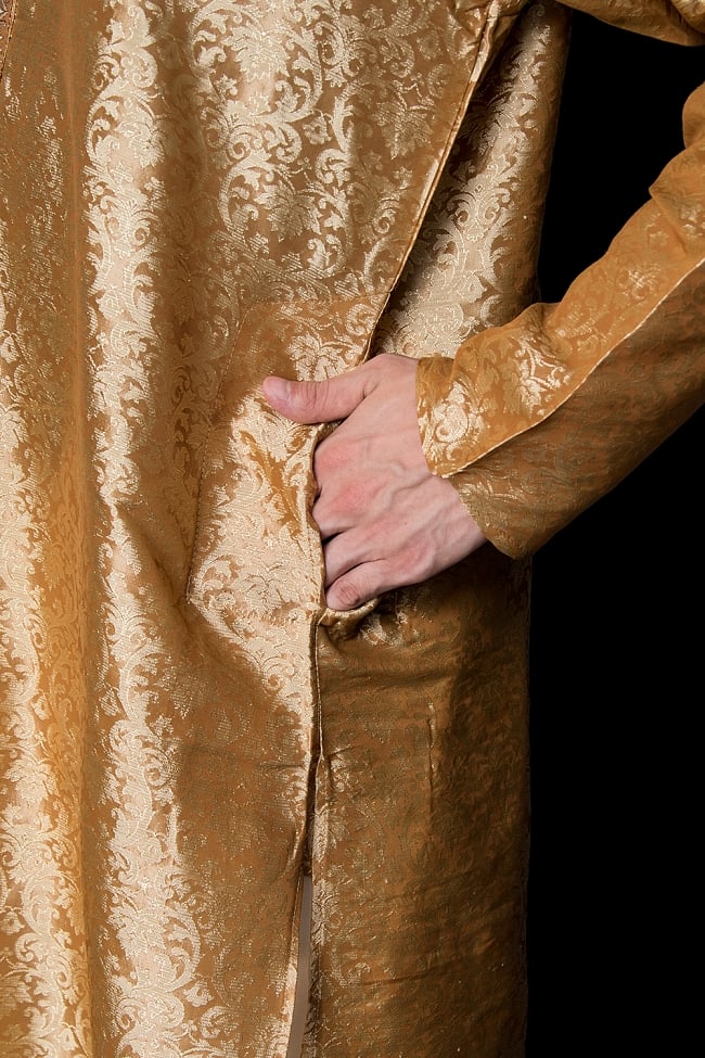 クルタ・パジャマ【光沢生地 ゴールド】 7 - ポケットもあるので小物を入れるのにも便利です。