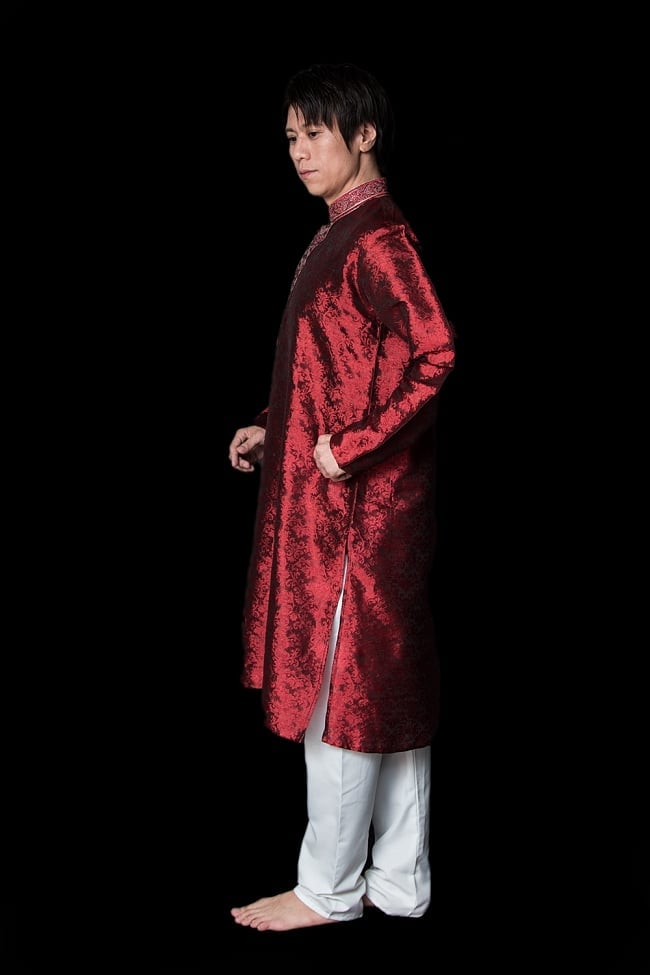 クルタ・パジャマ【光沢生地 ワインレッド】 2 - 側面からみてみました。スリットが入っているので足さばきも楽ちんです。