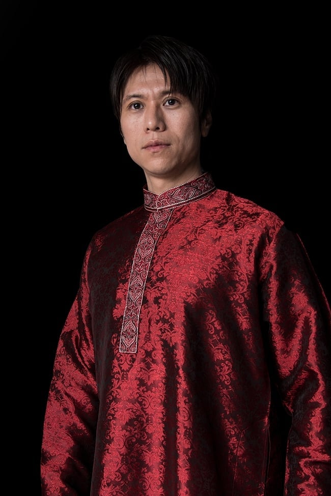 クルタ・パジャマ【光沢生地 ワインレッド】 4 - 首周りの様子です。