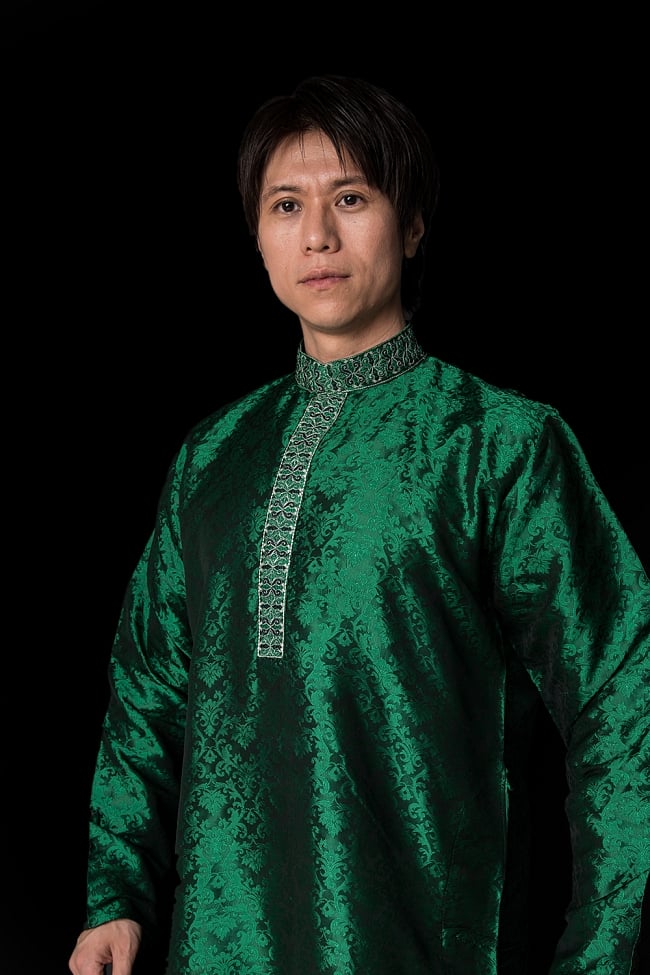 クルタ・パジャマ【光沢生地　グリーン】 4 - 首周りの様子です。