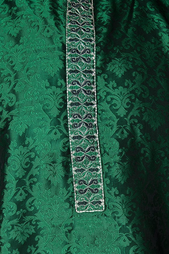 クルタ・パジャマ【光沢生地　グリーン】 5 - 華やかな装飾が施されています。